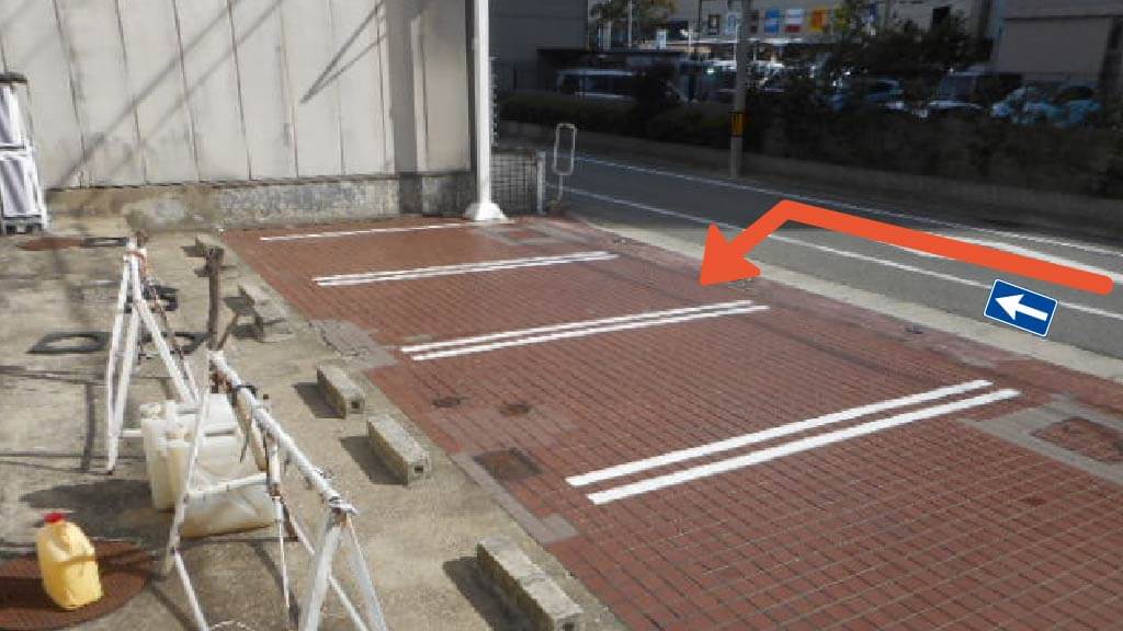 《平日深夜早朝》和上町6-6駐車場の写真