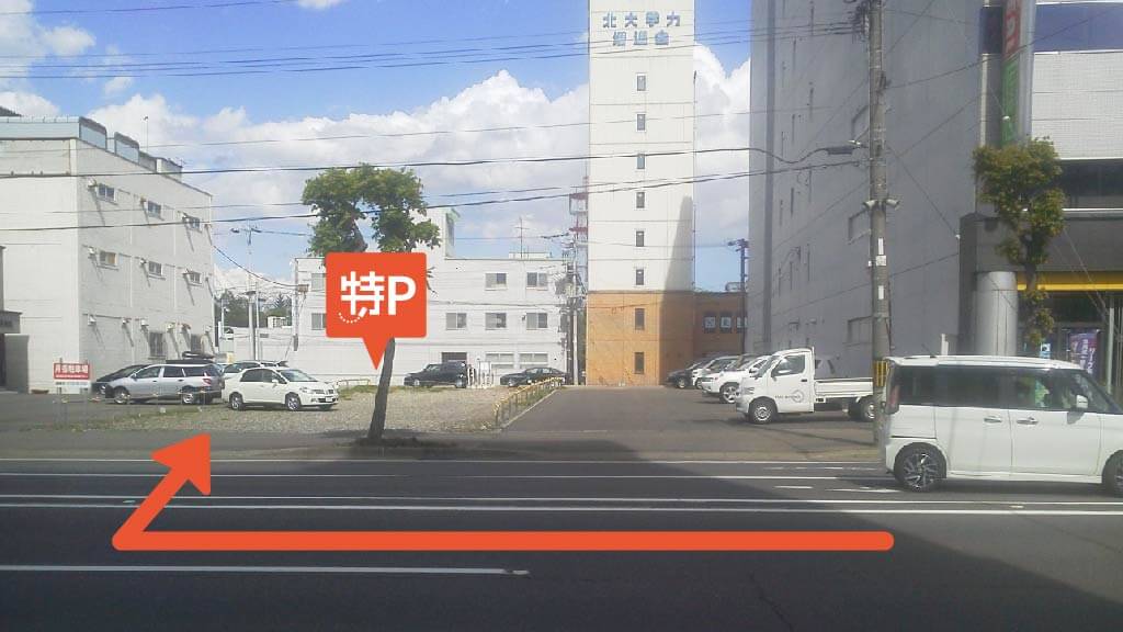 【11番】大通南12丁目18付近駐車場 の写真