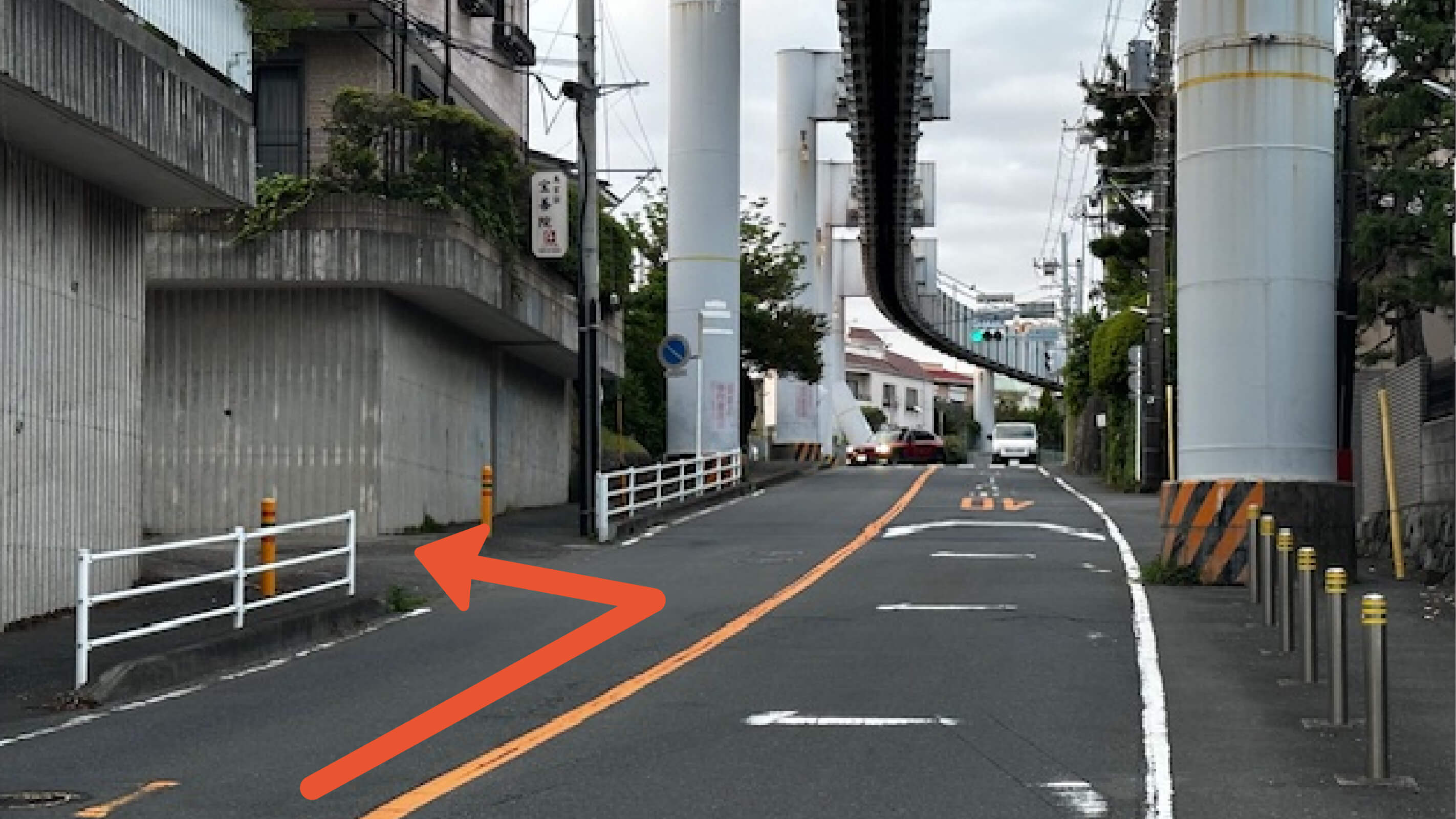 片瀬目白山2－24駐車場の写真