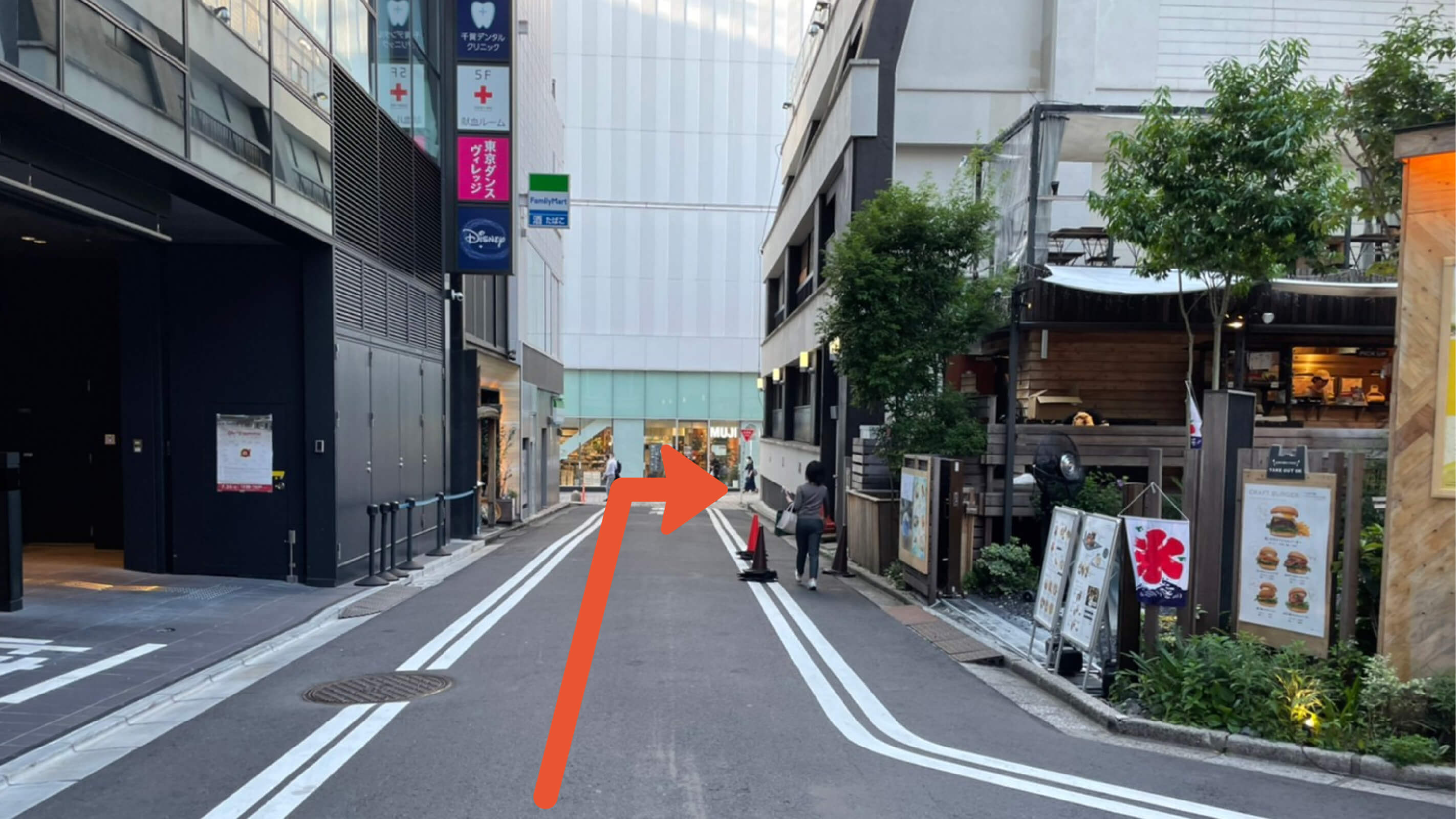 新宿 ピカデリー 駐 車場