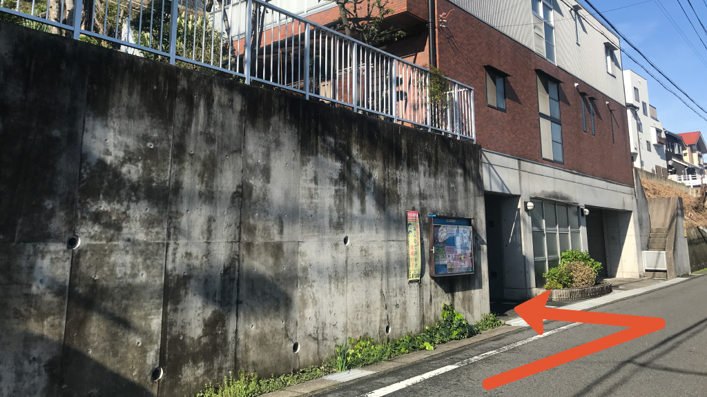 鳴海町石堀山１１駐車場の写真