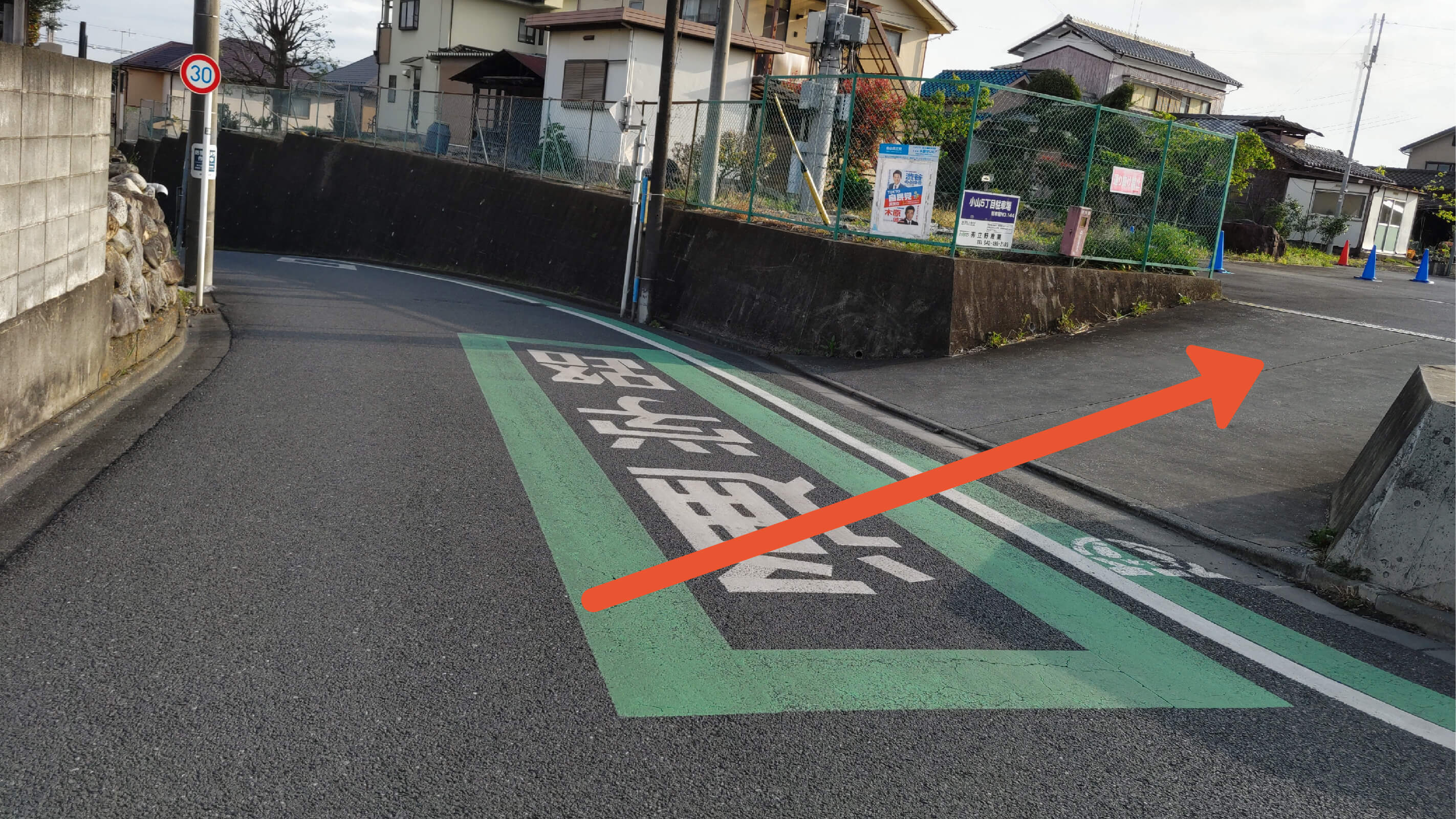 小山5-2-47駐車場の写真