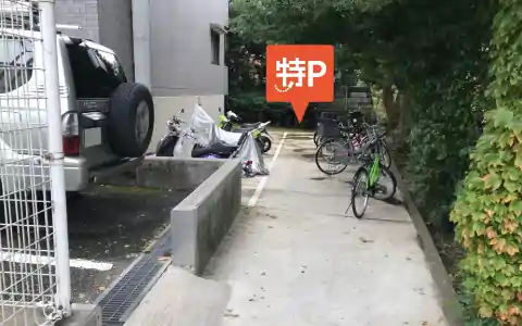 《原付》コンフリエ八幡町バイク駐車場