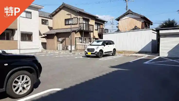 シャルール駐車場