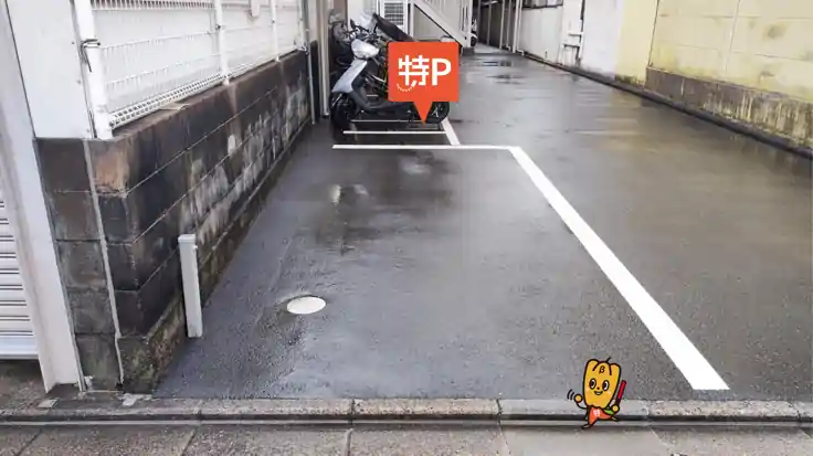 【中型車まで】パークハイム三栖駐車場