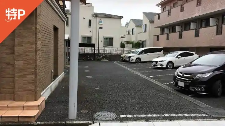 ヴィラトリアノン駐車場