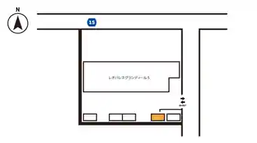 特P レオパレスグランディール5 裏側駐車場の車室