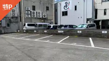 特P 八百屋町2-21ビル裏駐車場の全体