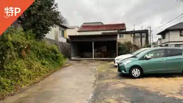 特P 秋葉山針名神社　参道入り口屋根付き駐車場の全体